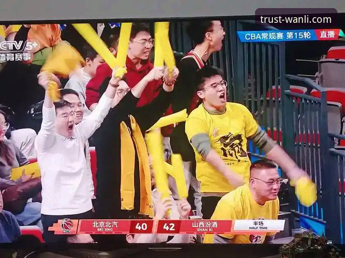 万利官网平台观赛体验 vs 传统体育新闻：一场CBA爆冷背后的细节差异